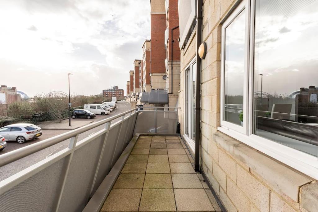 Stunning Flat By Quayside With Balcony!! Lägenhet Newcastle-upon-Tyne Exteriör bild
