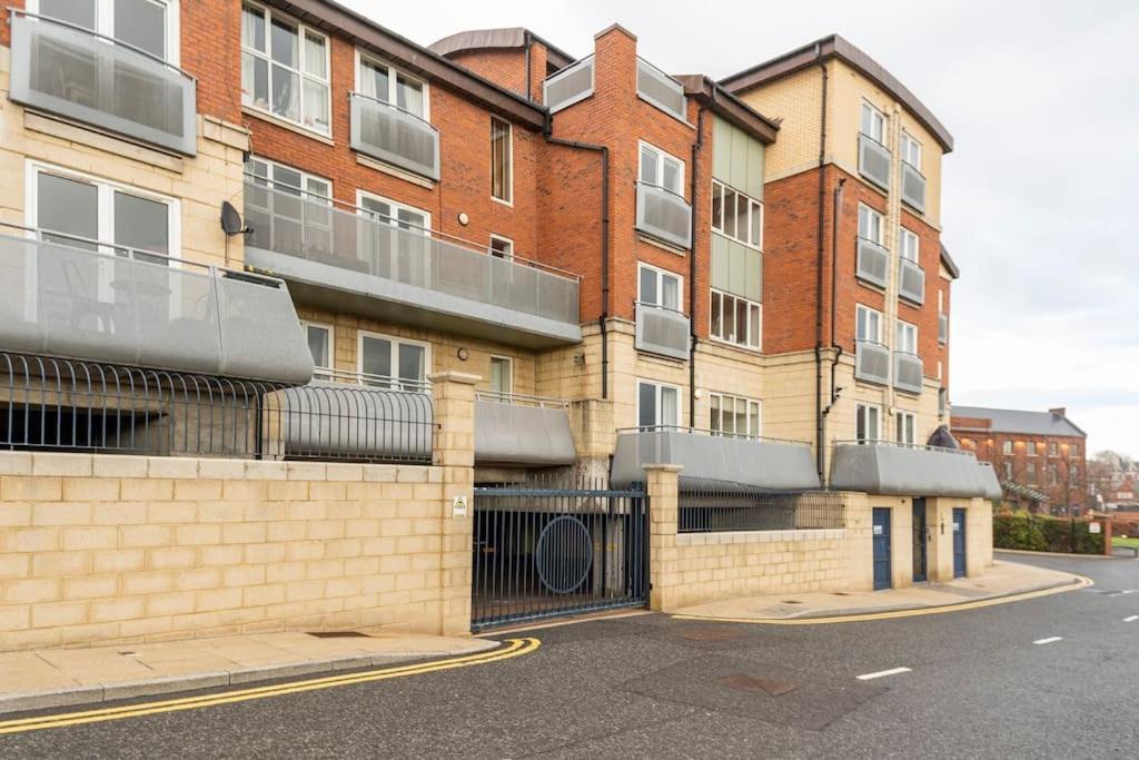 Stunning Flat By Quayside With Balcony!! Lägenhet Newcastle-upon-Tyne Exteriör bild